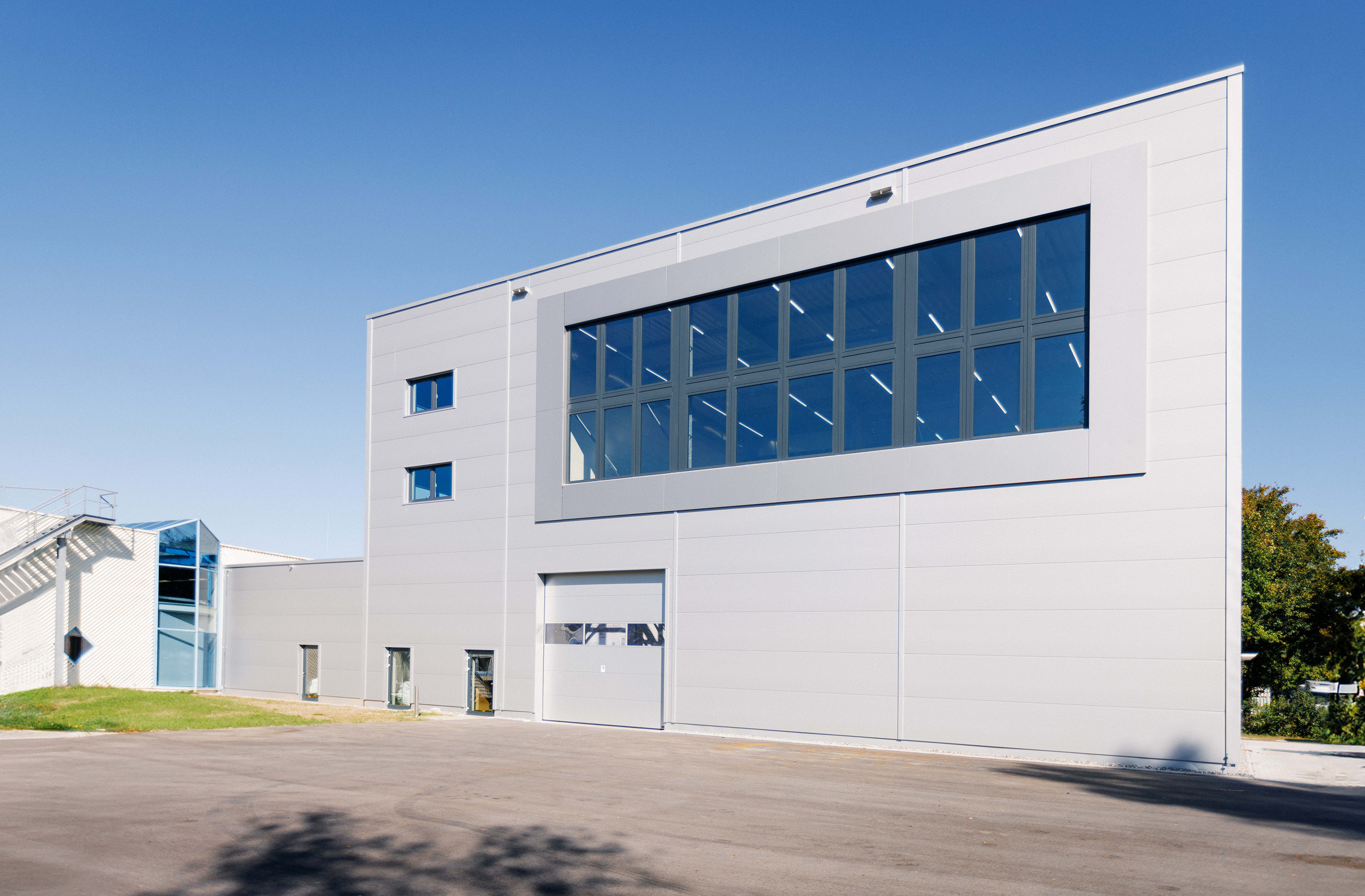 Das hochmoderne Coperion Recycling Innovation Center in Niederbiegen bei Weingarten hat <br />
seinen Betrieb erfolgreich aufgenommen.